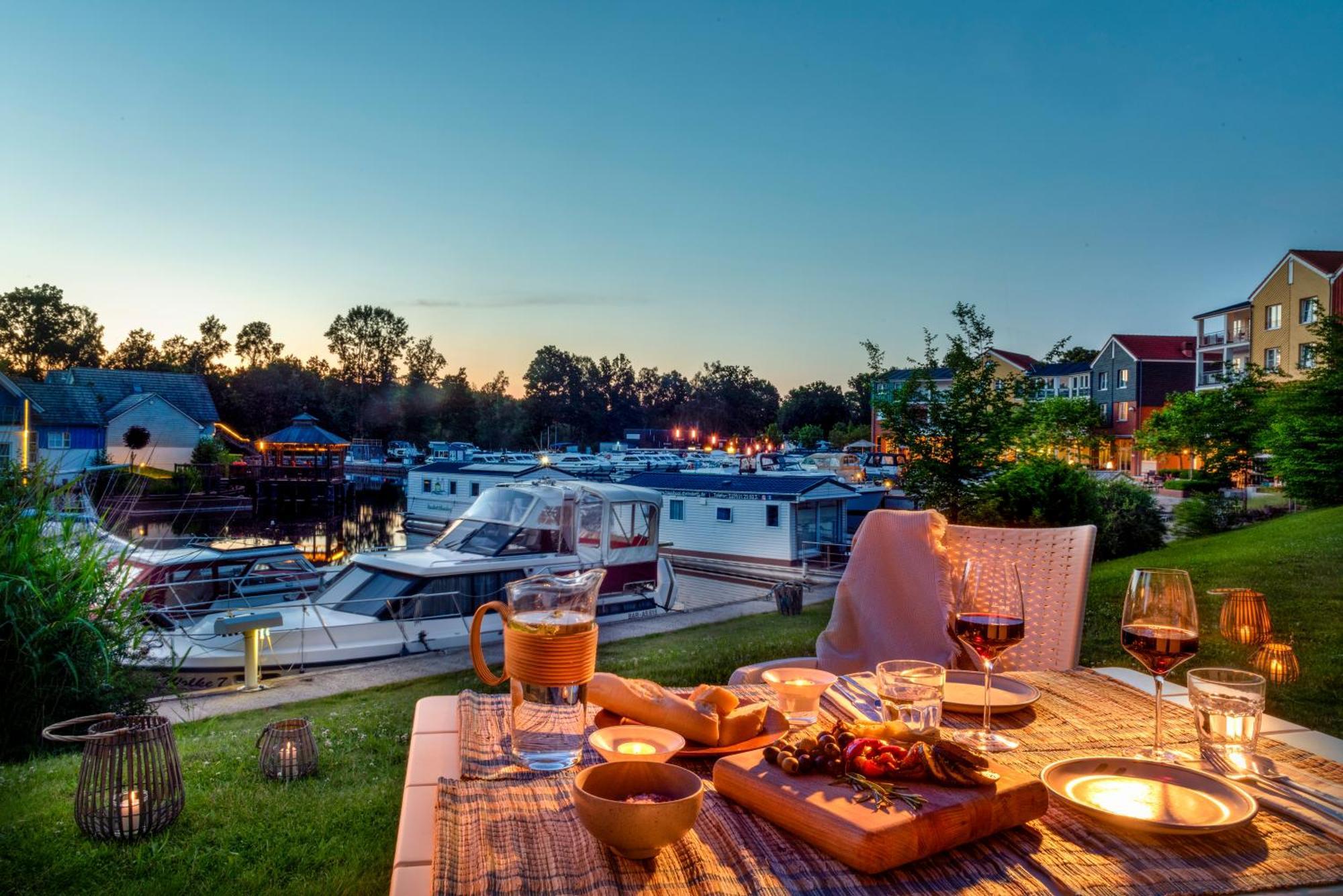 Precise Resort Marina Wolfsbruch Rheinsberg Exterior photo